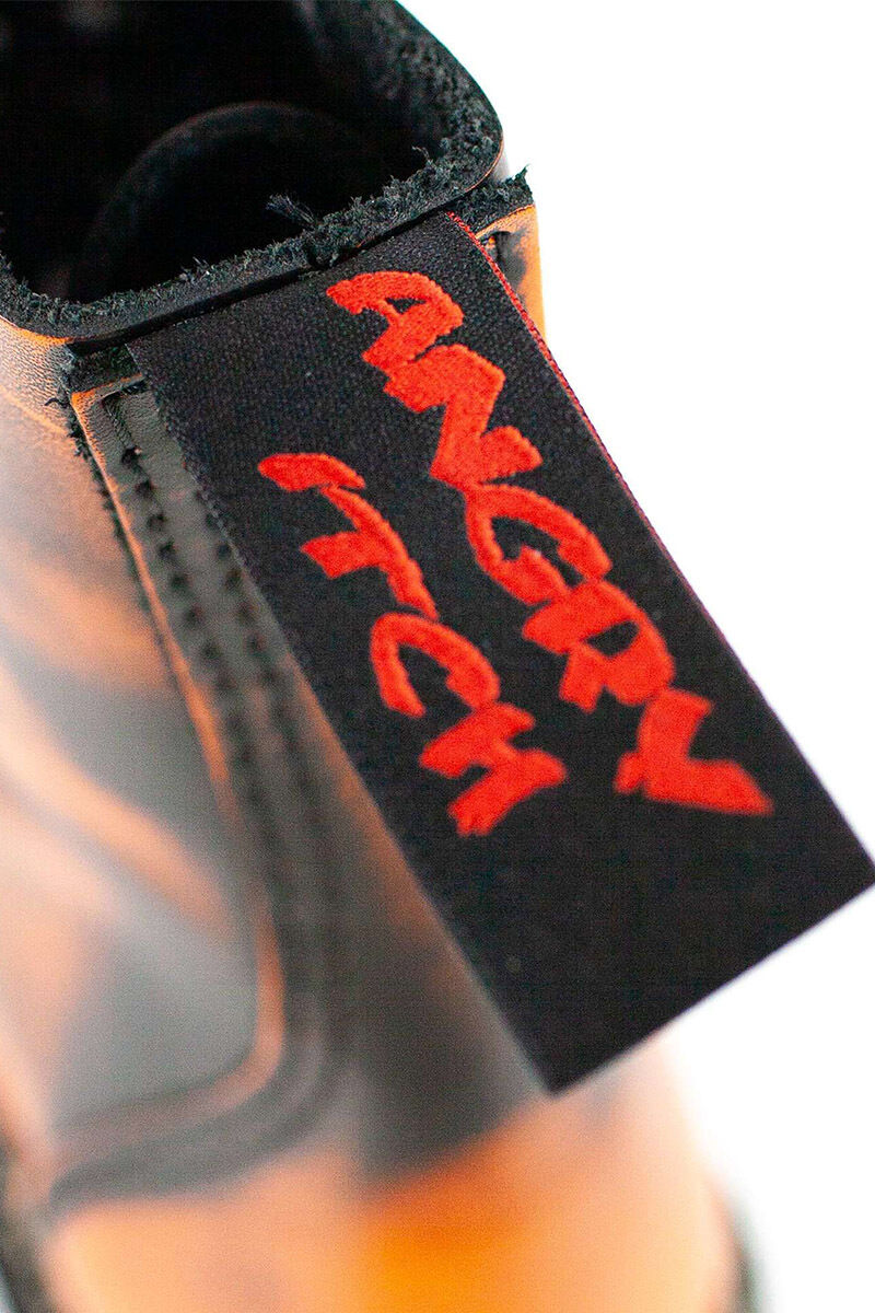 Angry Itch 8 Loch Stiefel Orange Rub Off