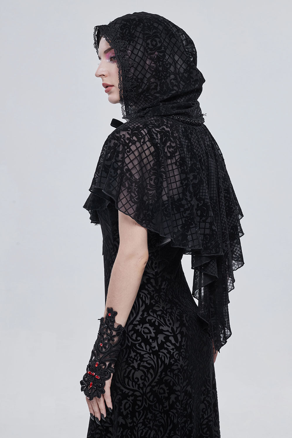 Devil Fashion Cape Elowen