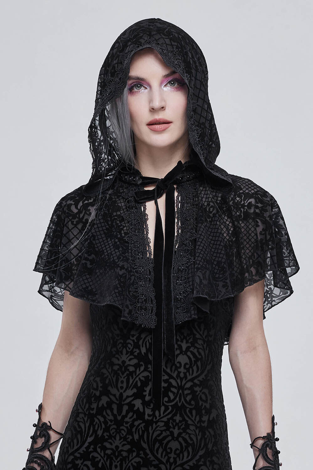 Devil Fashion Cape Elowen