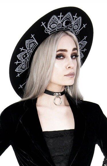Restyle Hut Fortune Teller