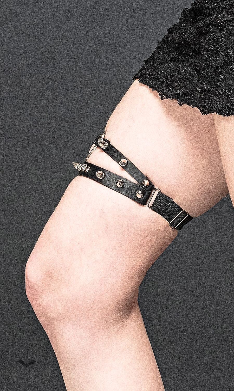 Queen of Darkness Beinholster Spiked Heart