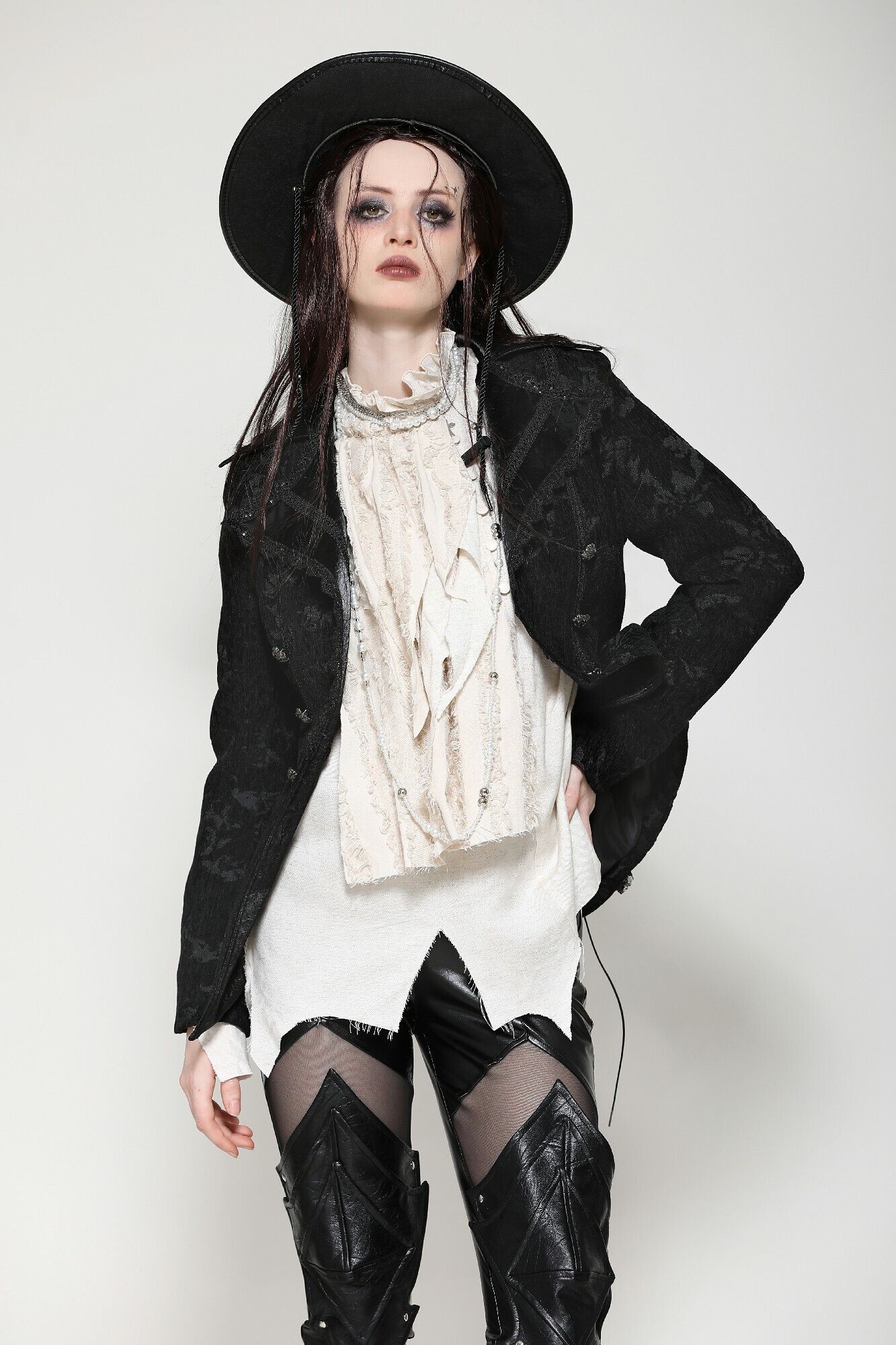 Dark In Love Jacke Cleo